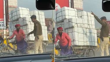 Bihar Policeman Hits Rickshawpuller With Sticks at Rajendranagar Bahdurpur Bridge in Patna, Viral Video Triggers Outrage